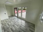 Contenedores Ejido Ufficio Contenitore 6x3 m Facciata Vetrata Grigio Rosa - immagine 6